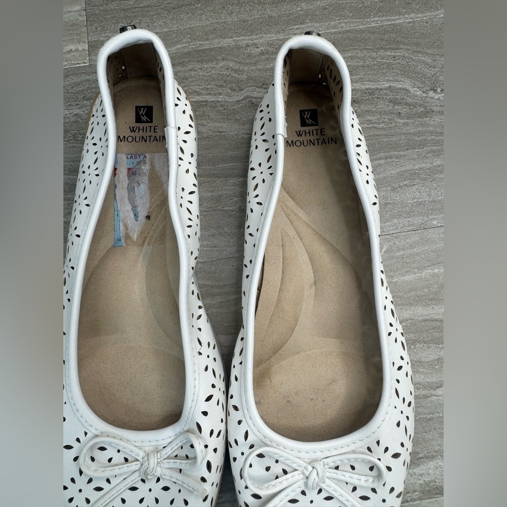 White Mountain Delgado Perforated Slip On Flats Womens Size 10 - Picture 7 of 12